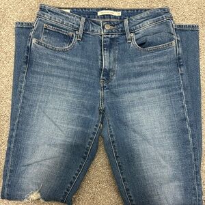 Levi’s high rise skinny jeans - distressed. Like new size 28